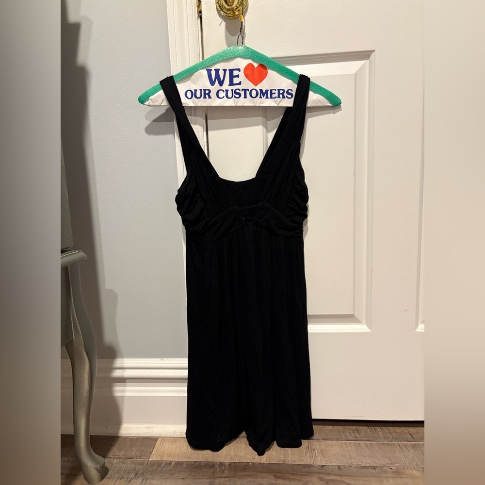 Y2K Lux black flowy tank with keyhole design on chest